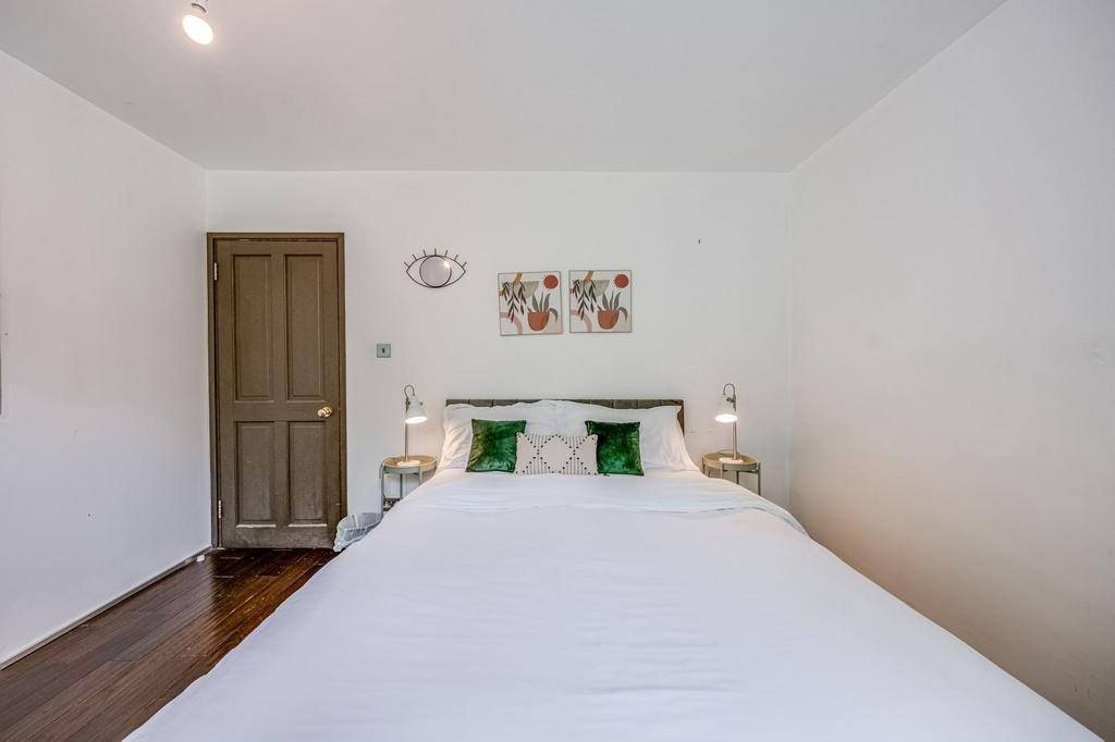 A cozy double bedroom featuring a neatly made b...