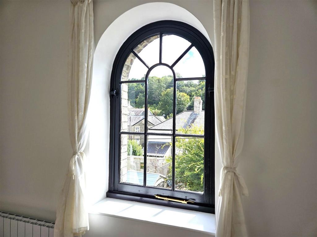 Feature window.jpg