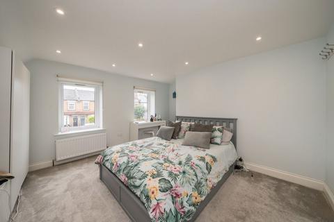 76 Hounslow Road, Twickenham, TW2 7EX