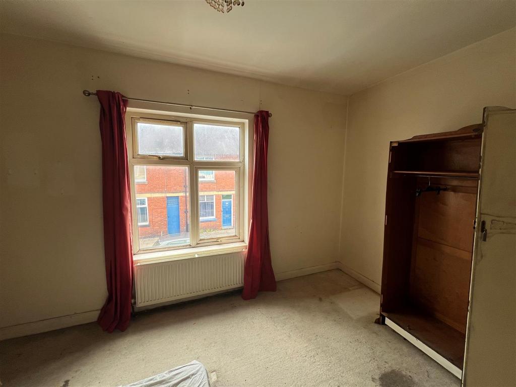 Bed 2.jpg