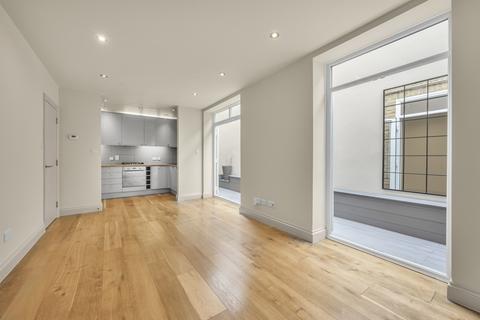 Flat A, Whateley House, 2a Whateley Road, London, SE22 9DB