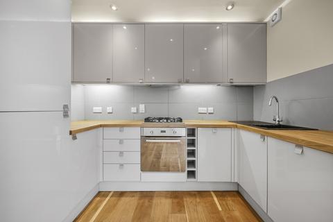 Flat A, Whateley House, 2a Whateley Road, London, SE22 9DB