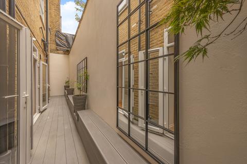 Flat A, Whateley House, 2a Whateley Road, London, SE22 9DB