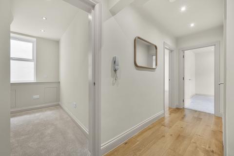 Flat A, Whateley House, 2a Whateley Road, London, SE22 9DB