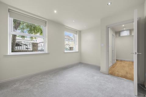 Flat A, Whateley House, 2a Whateley Road, London, SE22 9DB