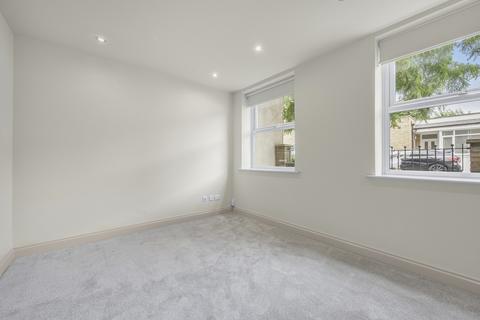 Flat A, Whateley House, 2a Whateley Road, London, SE22 9DB