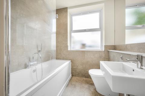 Flat A, Whateley House, 2a Whateley Road, London, SE22 9DB