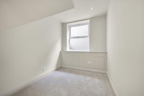 Flat A, Whateley House, 2a Whateley Road, London, SE22 9DB