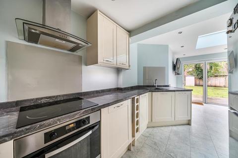 36 Lansdown Close, Woking, GU21 8TG