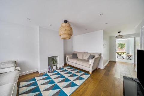 36 Lansdown Close, Woking, GU21 8TG