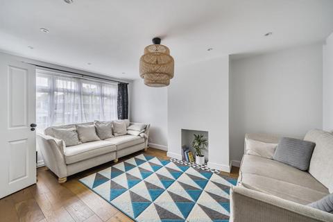 36 Lansdown Close, Woking, GU21 8TG