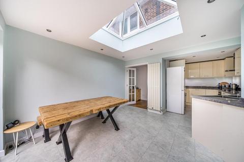 36 Lansdown Close, Woking, GU21 8TG