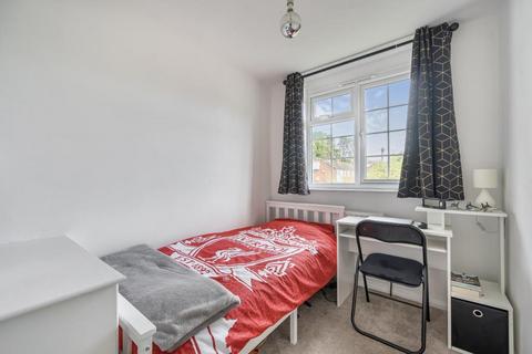 36 Lansdown Close, Woking, GU21 8TG