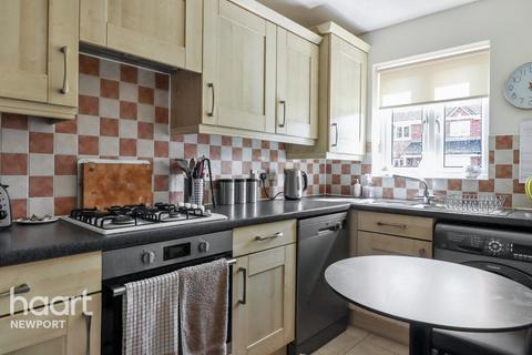 3 bedroom semi-detached house for sale, Sunbeam Close, Newport