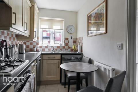 3 bedroom semi-detached house for sale, Sunbeam Close, Newport