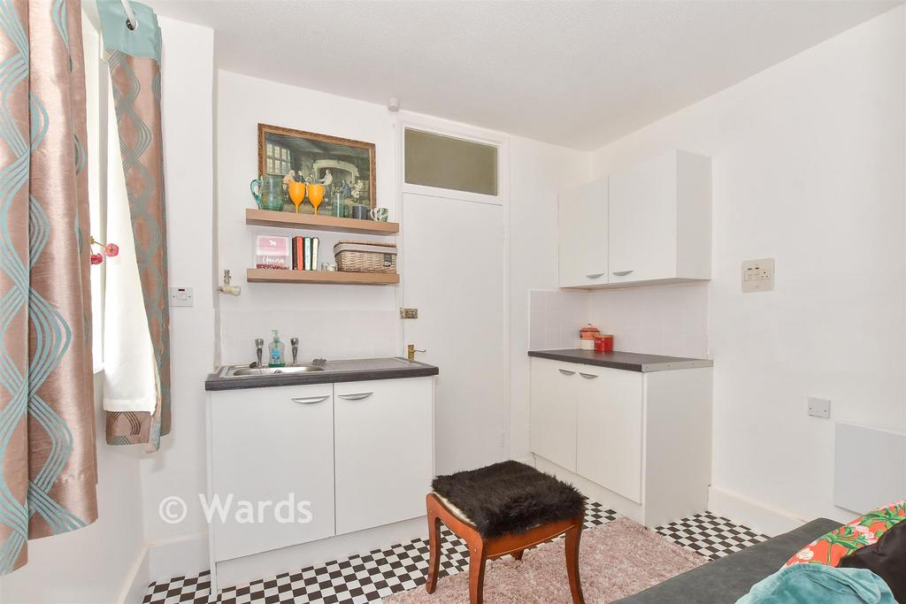 Lounge/ Kitchen