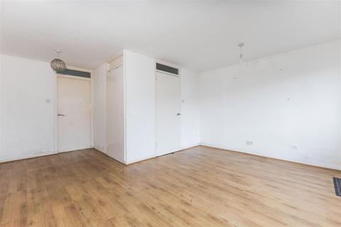 31 Carroll Close, London, E15 1RS