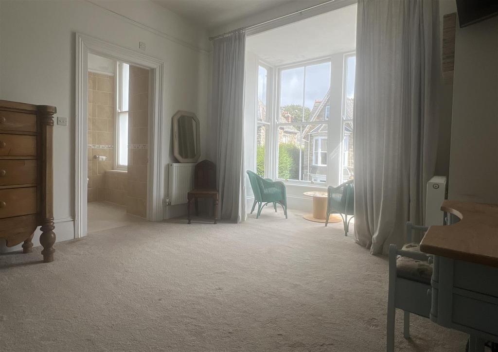 Bedroom 3 (Master)