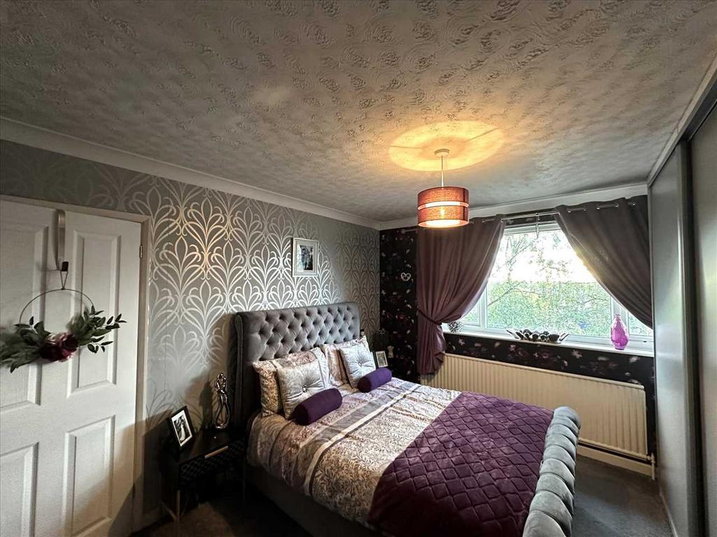 Front bedroom 3: