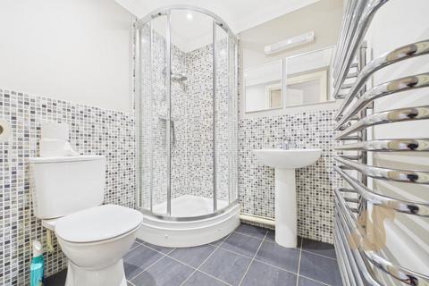 2 bedroom ground floor flat for sale, Shrub End Road, Colchester