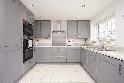 8 Featherstone Crescent, Barrow-in-furness, LA13 0GX