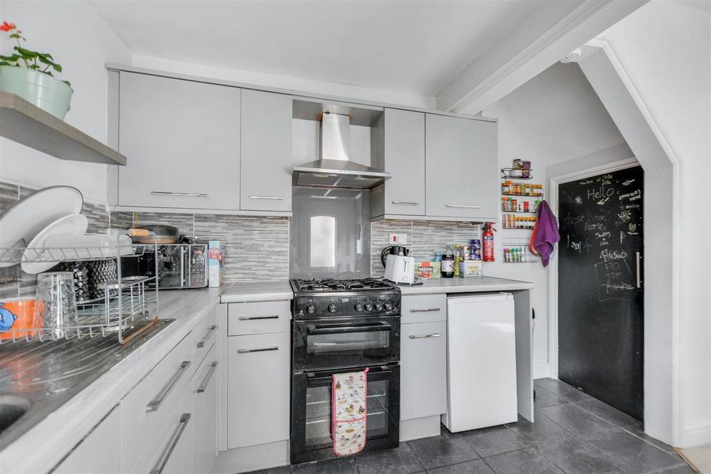 Kitchen 2.jpeg