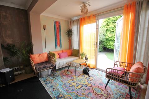 2 bedroom detached house for sale, North Watford (WD24)