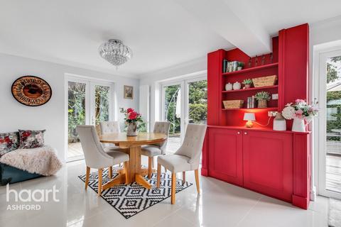 5 bedroom detached house for sale, The Forstal, Ashford