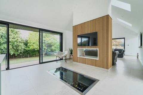 2 Main Road, Littleton, Winchester, SO22 6PS
