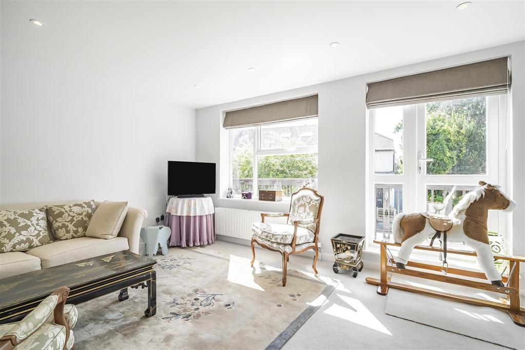 2 ewsbury Avenue East Sheen  London  SW14 8 JZ00012