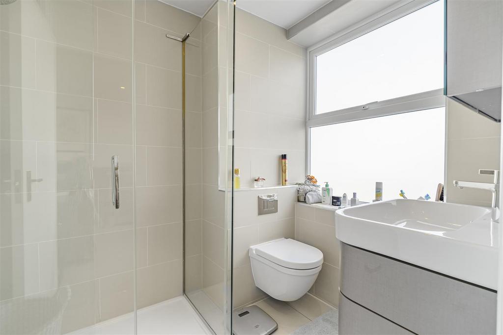 Ewsbury Avenue East Sheen  London  SW14 8 JZ00011.j
