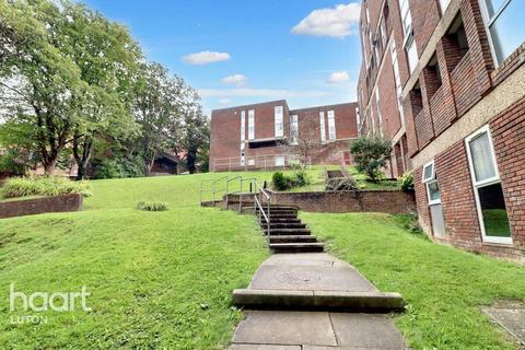 2 bedroom apartment for sale, Downs Road, Luton