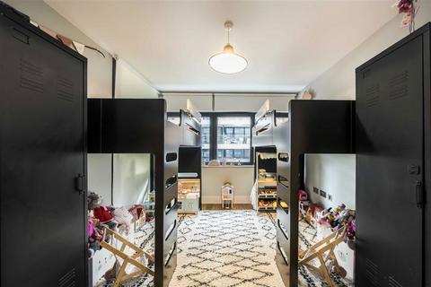 2 bedroom flat for sale, Lambarde Square, London SE10