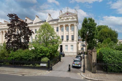Gloucester Gate, Regents Park, NW1