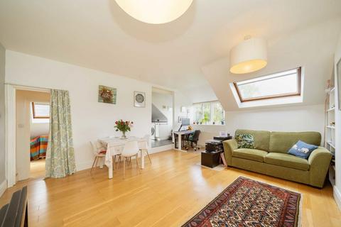 2 bedroom flat for sale, Avenue Road, London N6