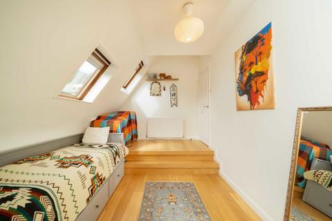 2 bedroom flat for sale, Avenue Road, London N6