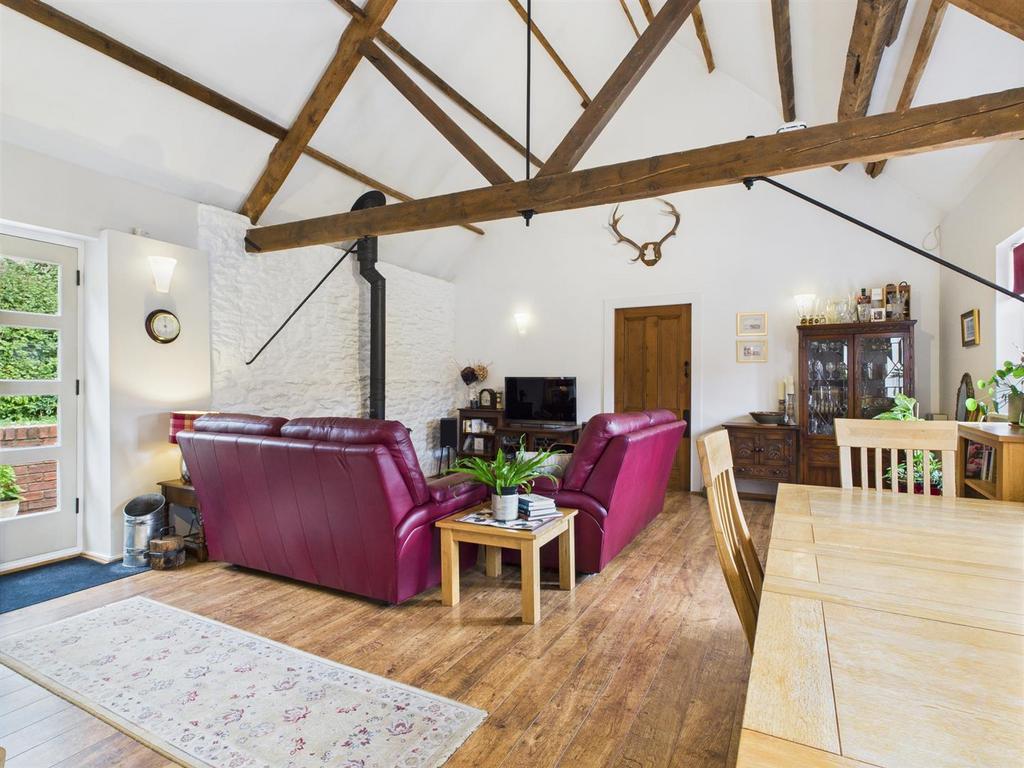 Lounge/Dining