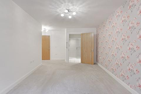 2 bedroom apartment for sale, Alderton Hill, Essex IG10