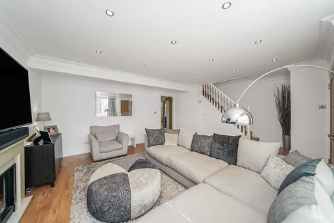 14 Rowland Crescent, Chigwell, IG7 6HU