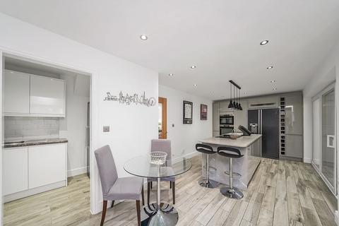 14 Rowland Crescent, Chigwell, IG7 6HU