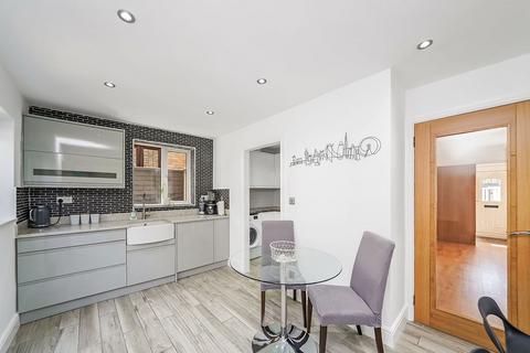 14 Rowland Crescent, Chigwell, IG7 6HU