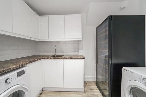 14 Rowland Crescent, Chigwell, IG7 6HU