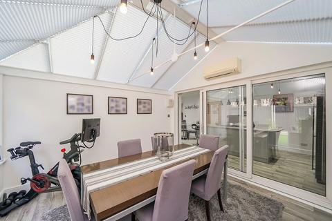 14 Rowland Crescent, Chigwell, IG7 6HU
