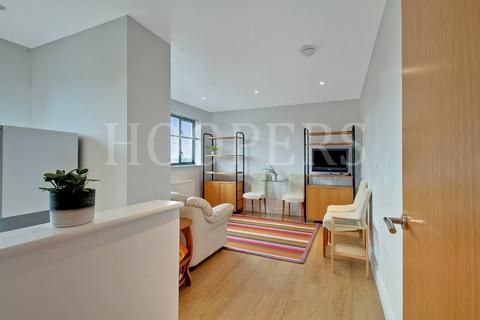 2 bedroom flat for sale, Leeland Way, London, NW10