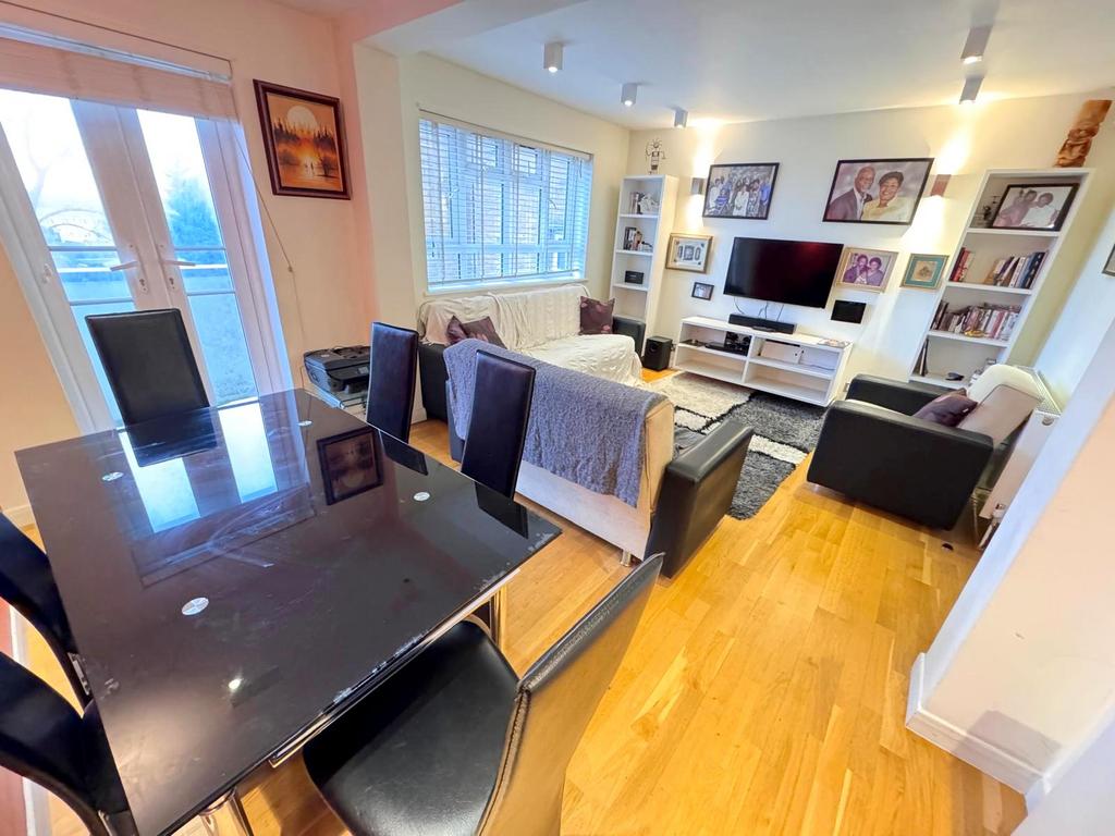 3 Bed for sale, Buy in Lonond, NW11 -...