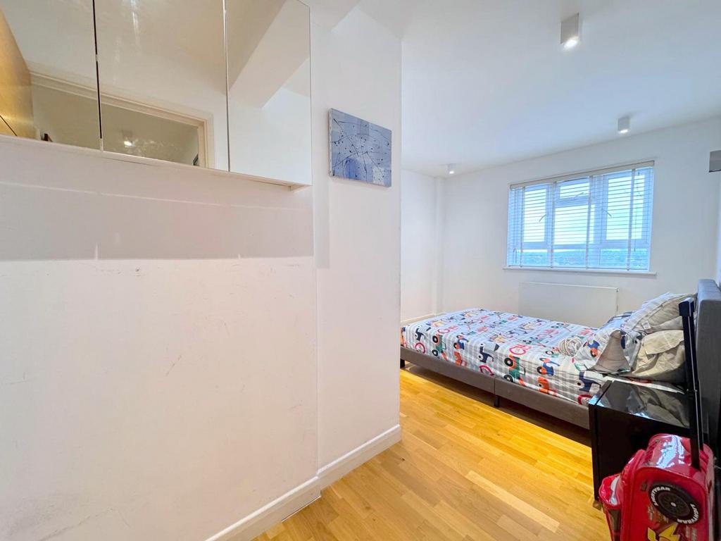3 Bed for sale, Buy in Lonond, NW11 -...