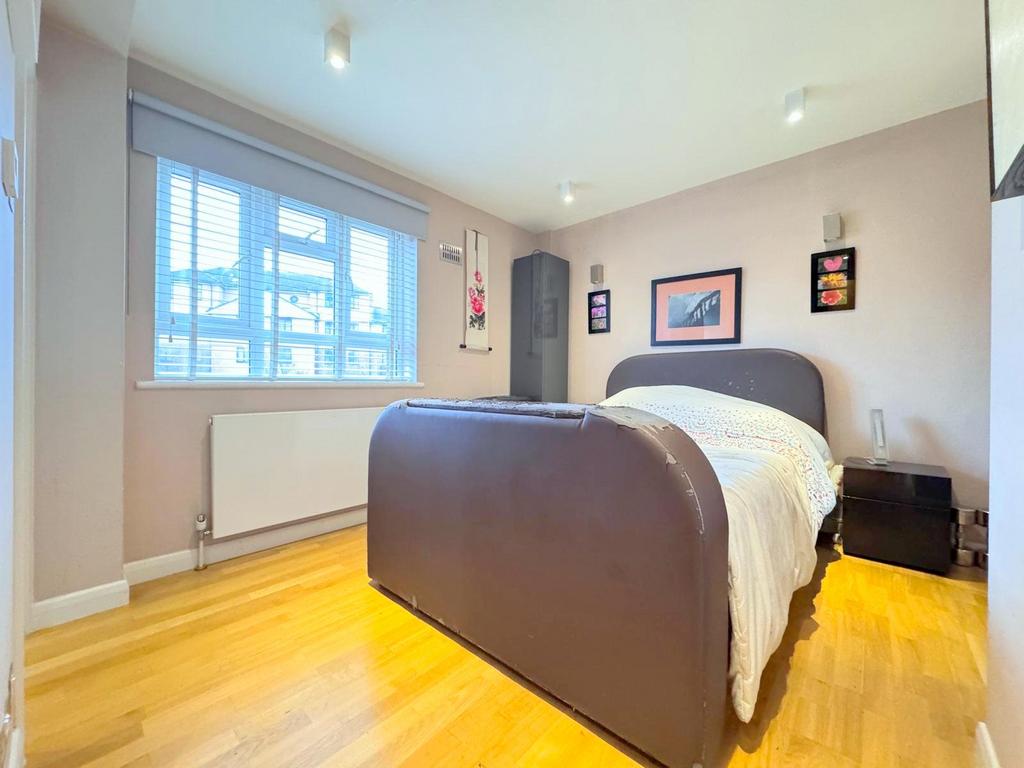 3 Bed for sale, Buy in Lonond, NW11 -...