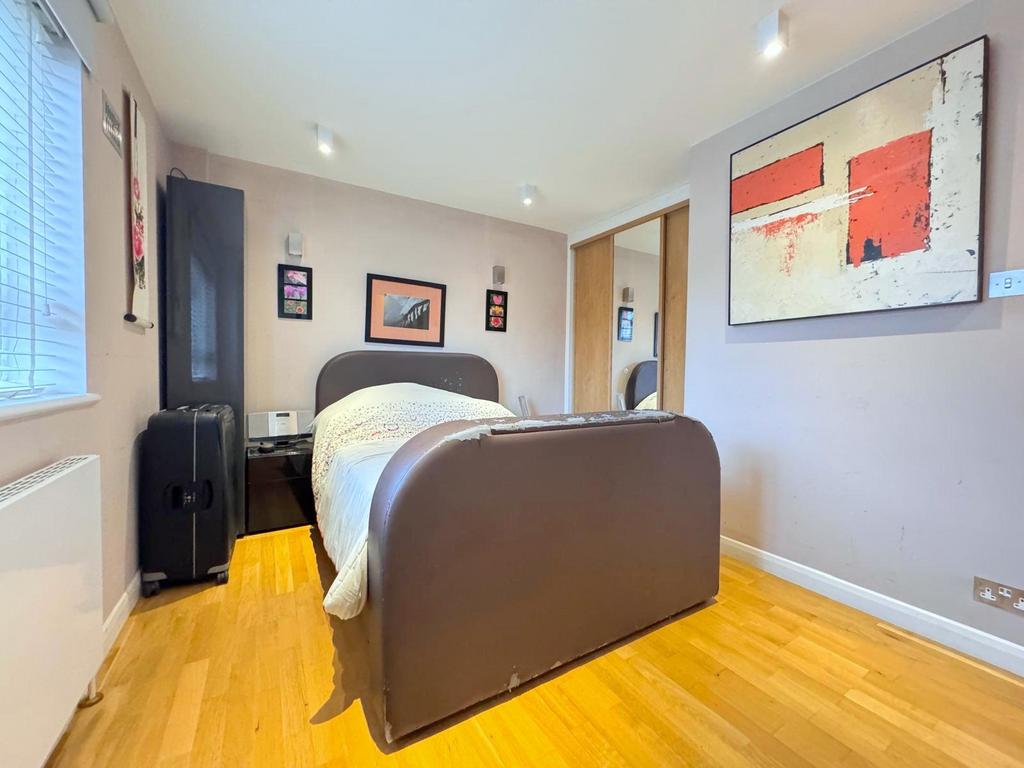 3 Bed for sale, Buy in Lonond, NW11 -...