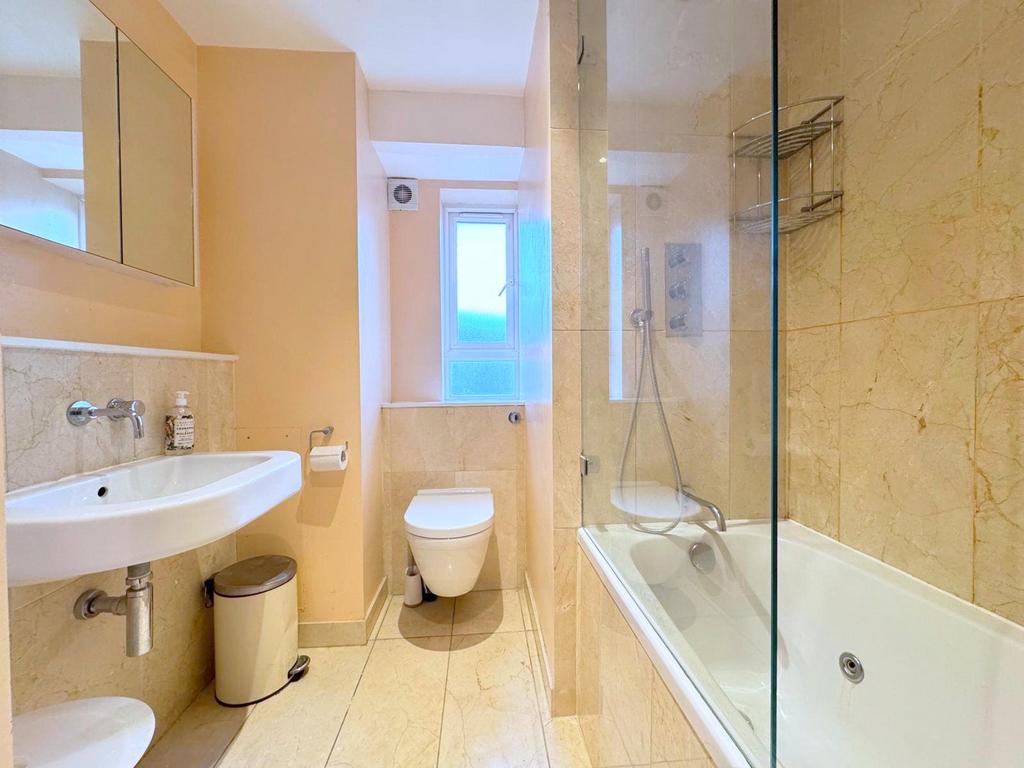 3 Bed for sale, Buy in Lonond, NW11 -...