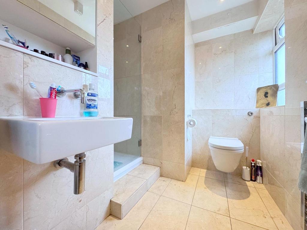 3 Bed for sale, Buy in Lonond, NW11 -...